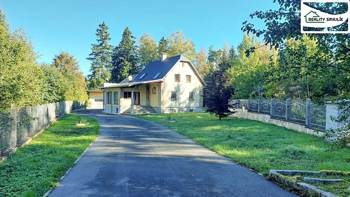 Prodej rodinného domu 500 m², pozemek 1839 m²